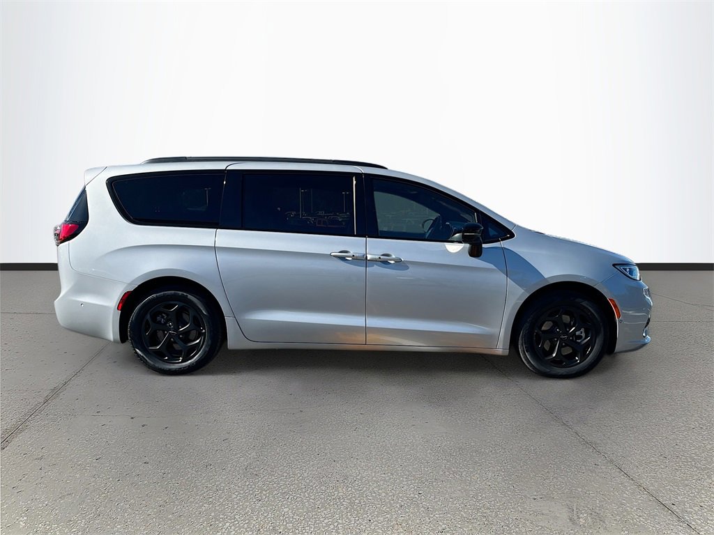 Certified 2024 Chrysler Pacifica Premium image 8
