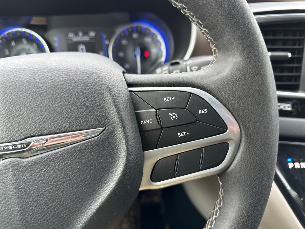 Used 2022 Chrysler Voyager LX image 25