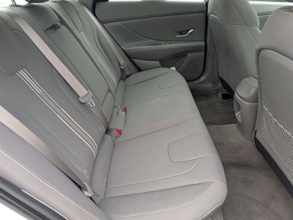 Used 2025 Hyundai Elantra SEL FWD image 23