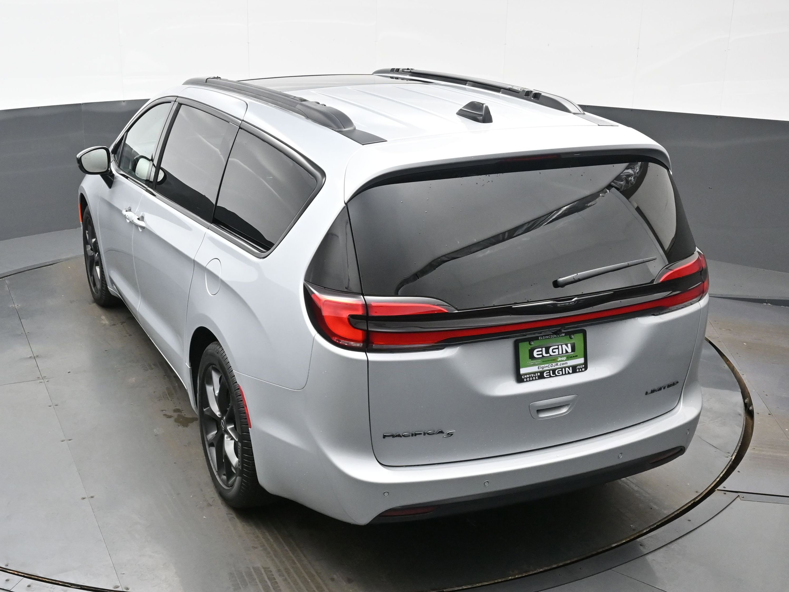 New 2026 Chrysler Pacifica Limited w/ S Appearance Package image 21