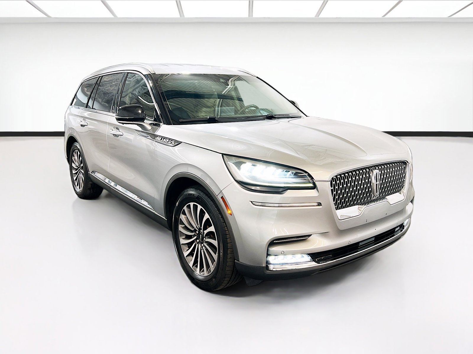 Used 2020 Lincoln Aviator Reserve AWD/4WD image 3