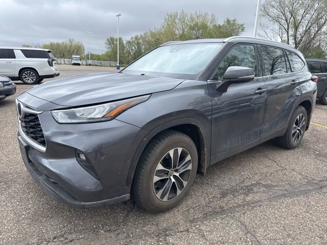 Used 2020 Toyota Highlander XLE AWD/4WD image 8
