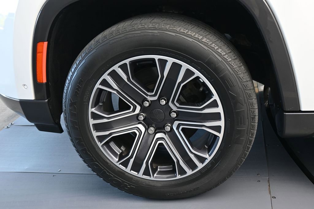 Used 2022 Jeep Wagoneer Series III RWD image 28