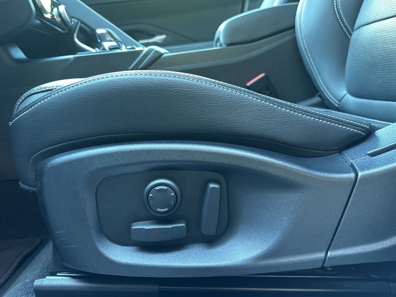 Used 2024 Jaguar E-PACE R-Dynamic SE image 13