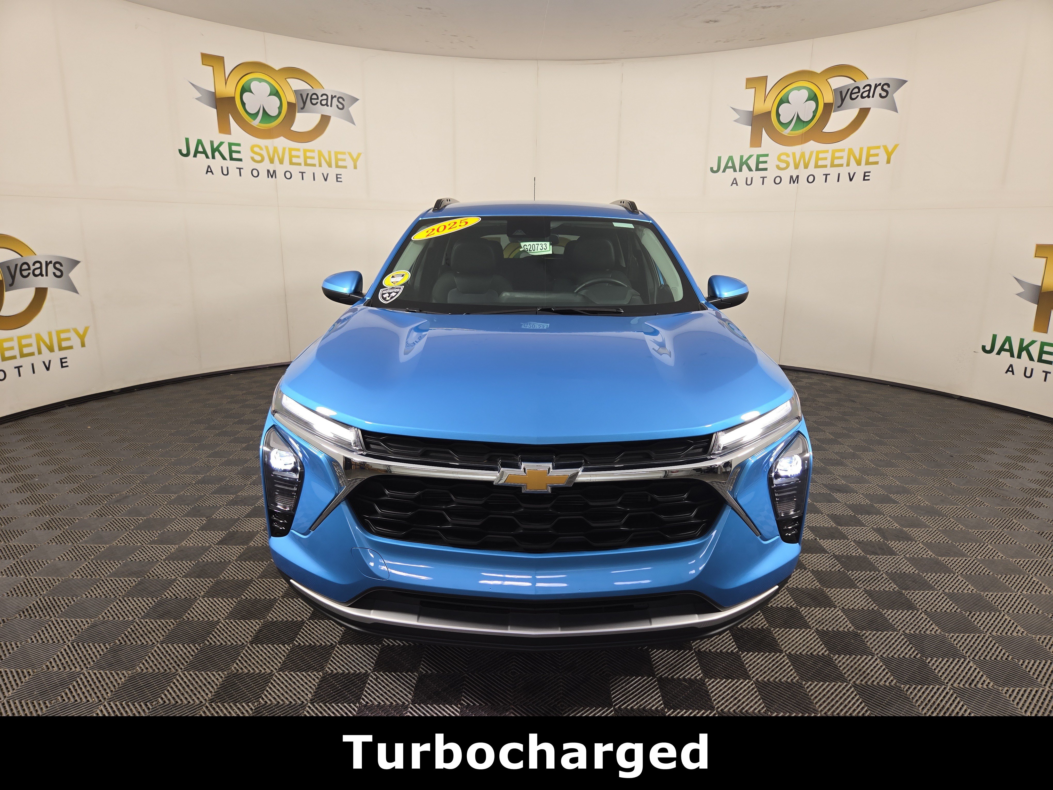 Used 2025 Chevrolet Trax LT w/ LT Convenience Package FWD image 2