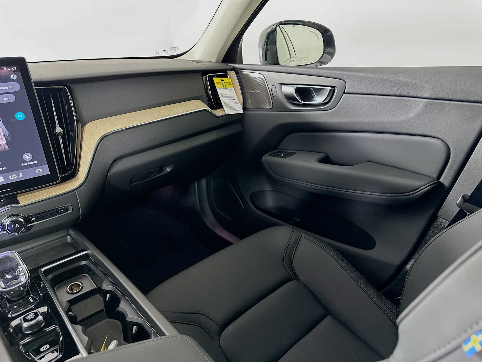 New 2026 Volvo XC60 B5 Plus w/ Protection Package Premier AWD/4WD image 23