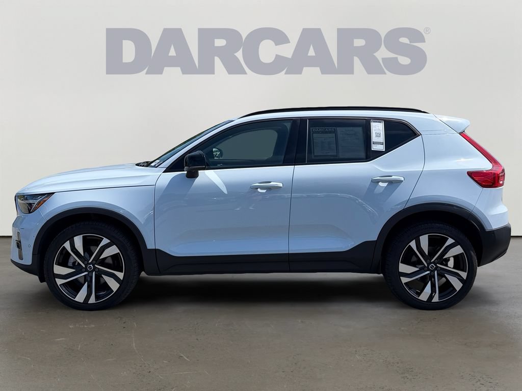 Certified 2024 Volvo XC40 B5 Plus w/ Protection Package Premier AWD/4WD image 4