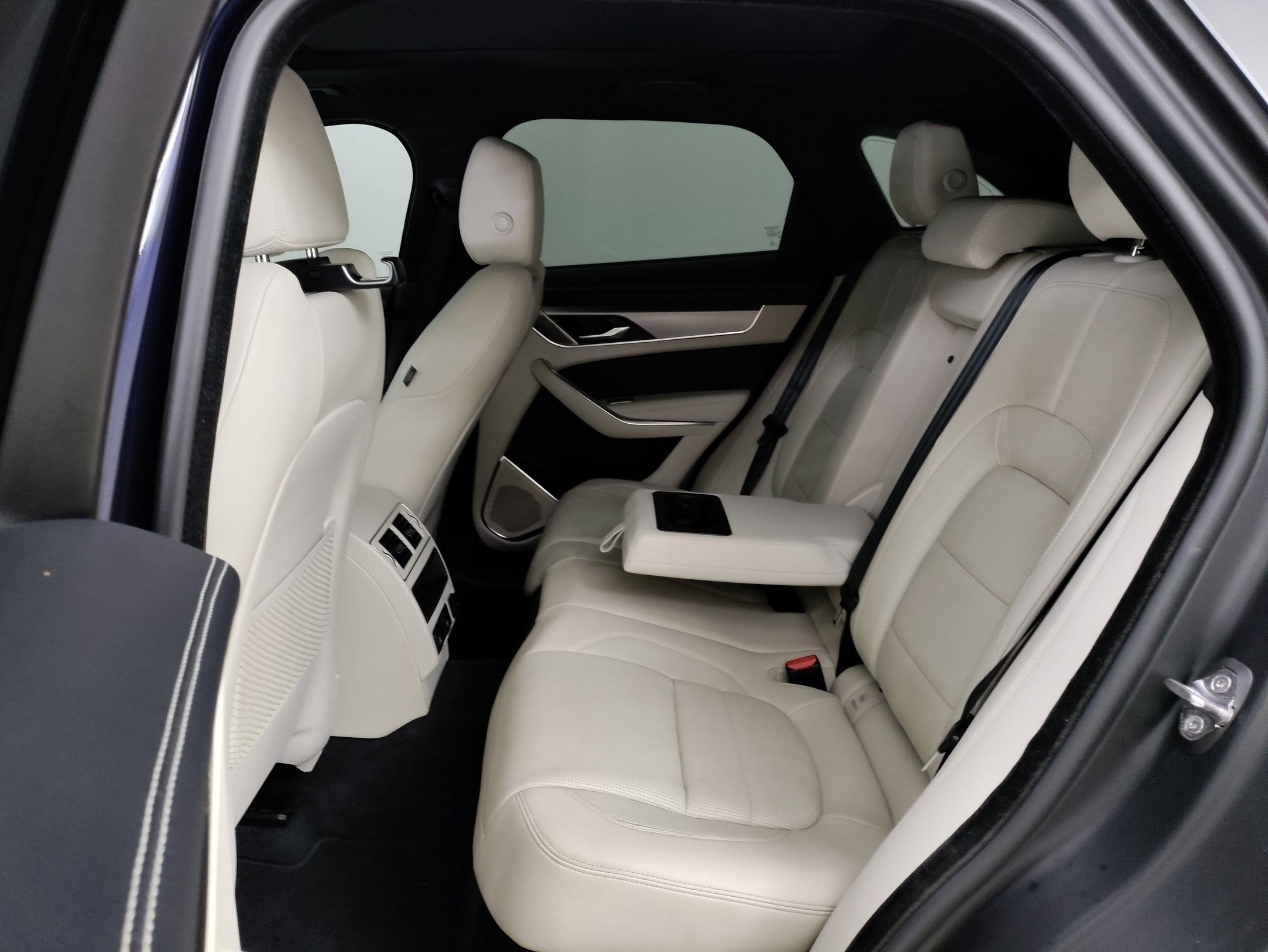 Used 2024 Jaguar F-PACE R-Dynamic S image 29