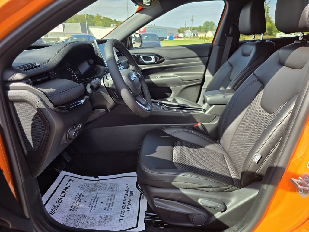 New 2026 Jeep Compass Latitude image 13