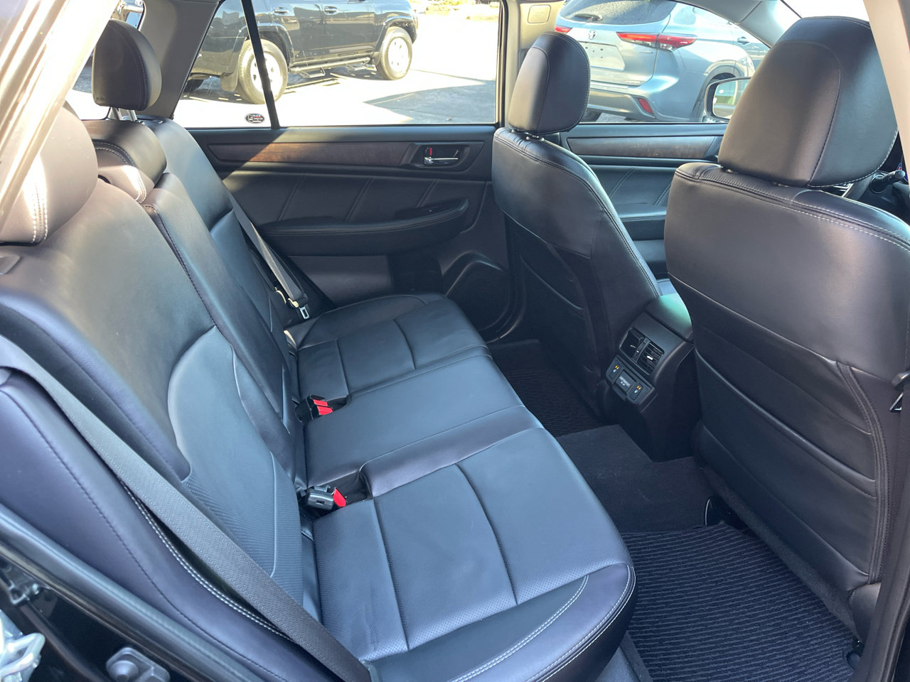 Used 2018 Subaru Outback 2.5i Limited image 31