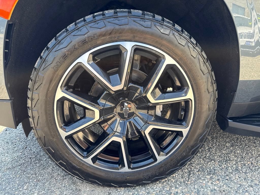 Used 2021 Chevrolet Tahoe RST w/ Luxury Package AWD/4WD image 11