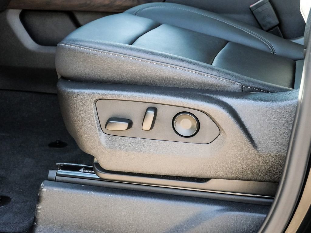 Used 2025 GMC Sierra 1500 SLT w/ SLT Premium Package image 28