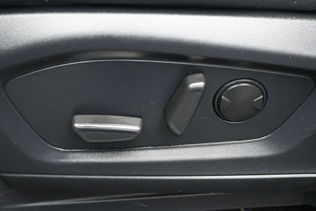 Used 2025 Ford Explorer Active AWD/4WD image 10
