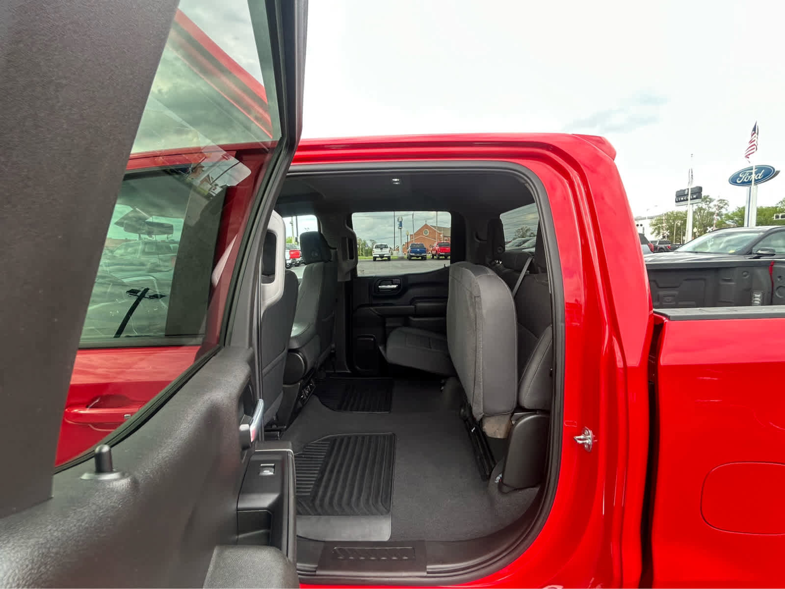 Used 2022 Chevrolet Silverado 1500 LT w/ Bed Protection Package image 9