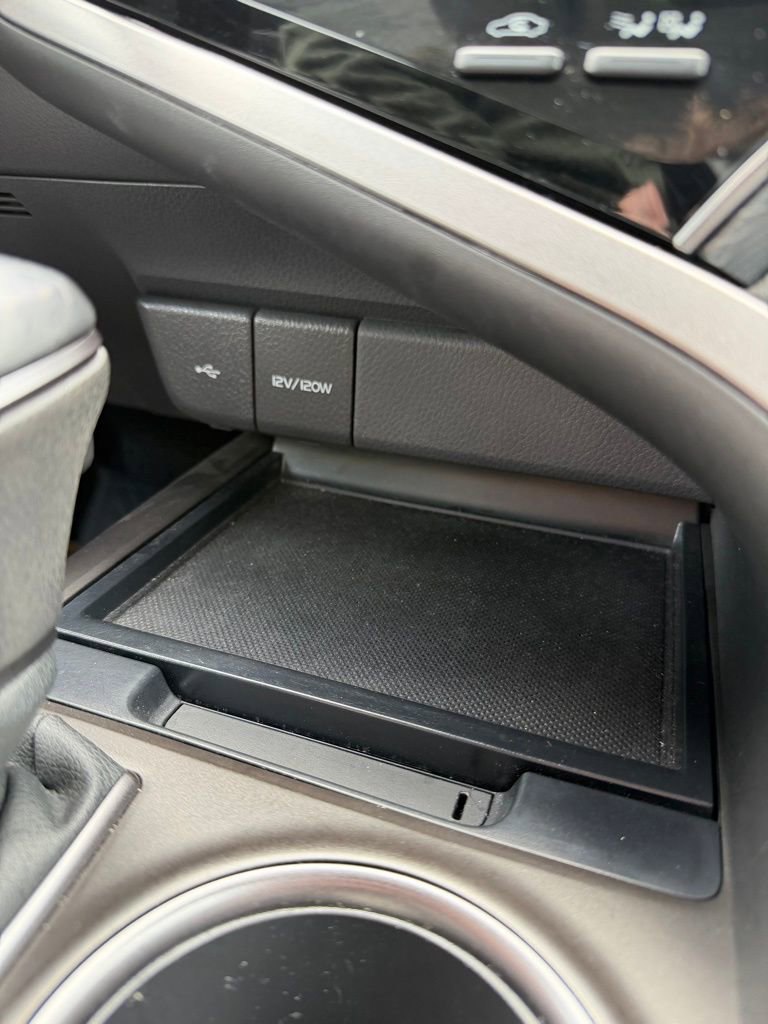 Used 2022 Toyota Camry SE image 19
