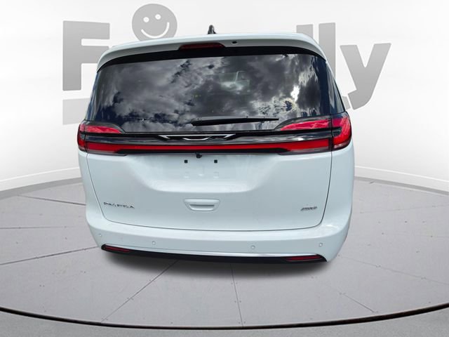 New 2027 Chrysler Pacifica Select AWD/4WD image 6