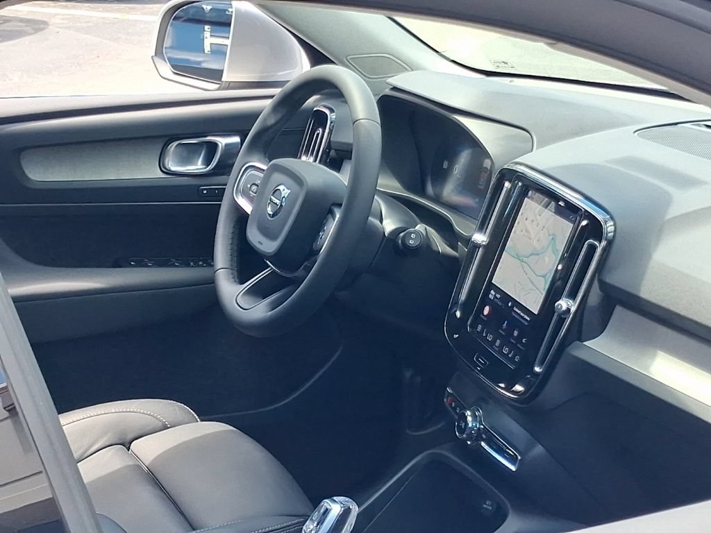 Certified 2024 Volvo XC40 B5 Plus AWD/4WD image 14