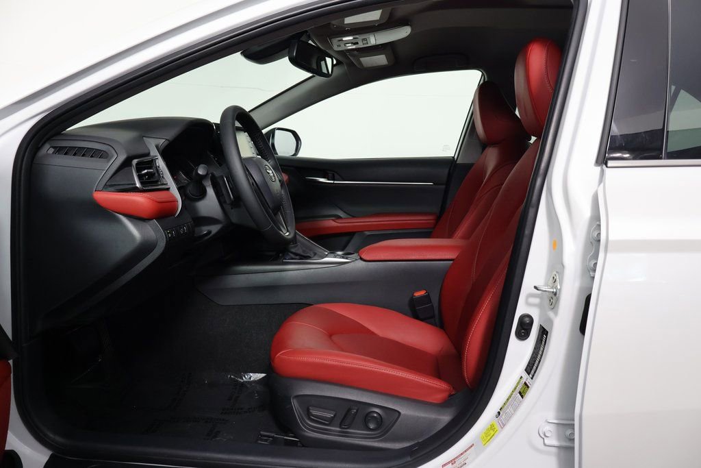 Used 2021 Toyota Camry XSE image 10