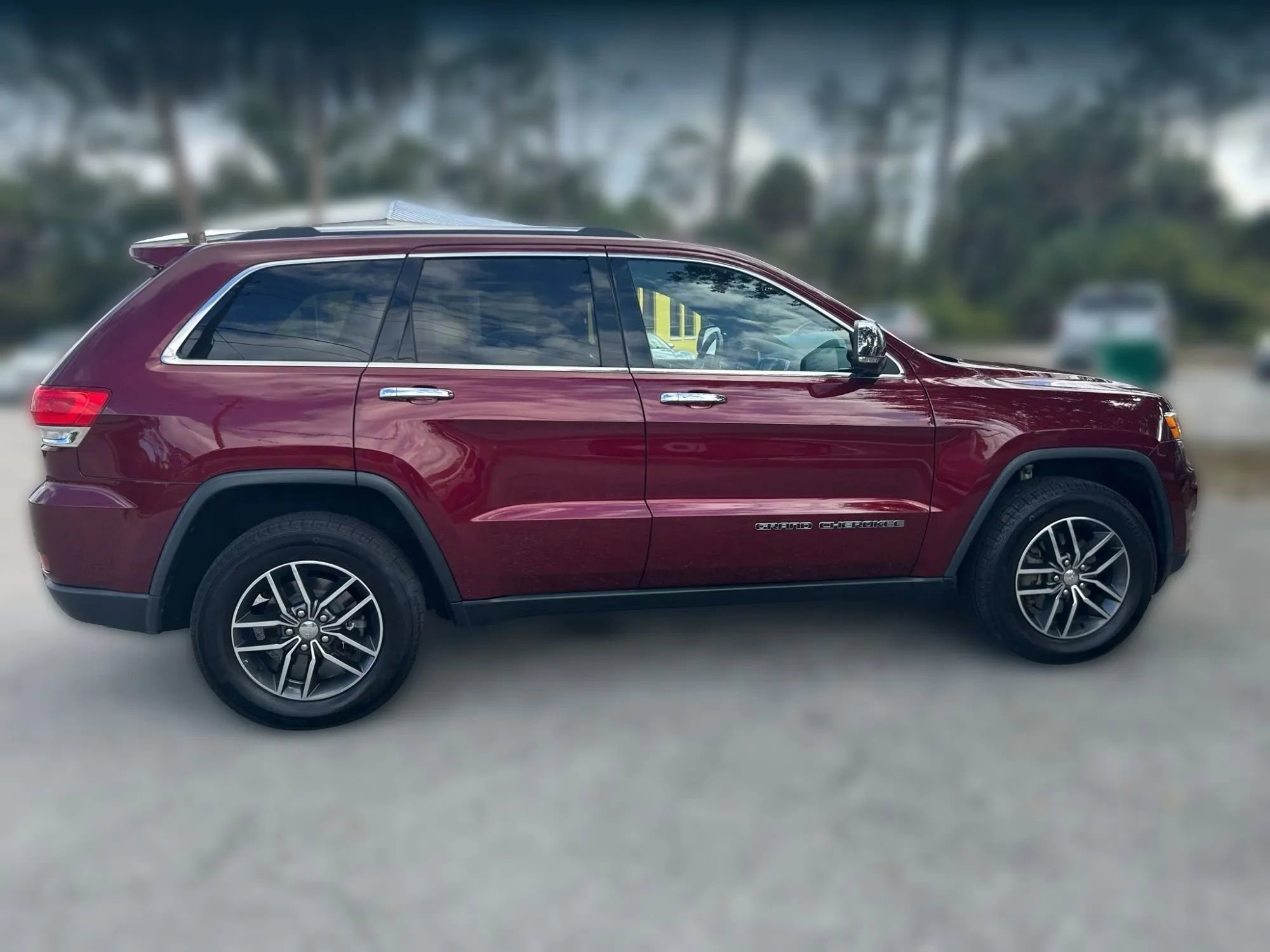 Used 2017 Jeep Grand Cherokee Limited image 5