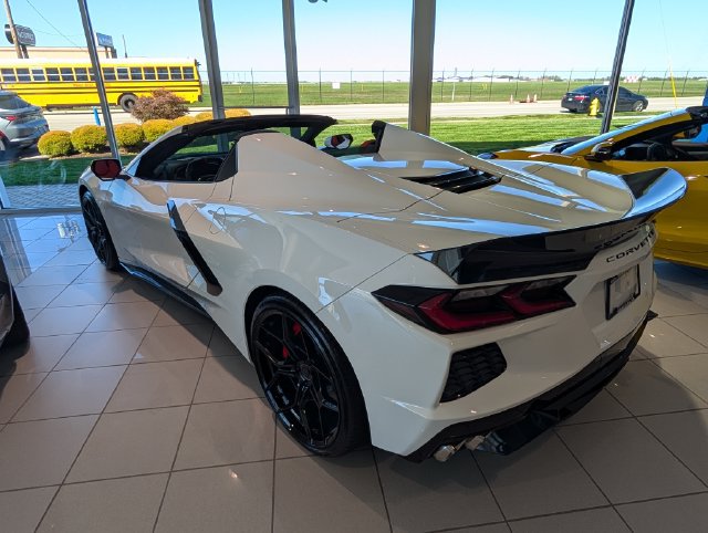Used 2025 Chevrolet Corvette Stingray Convertible w/ 1LT RWD image 8