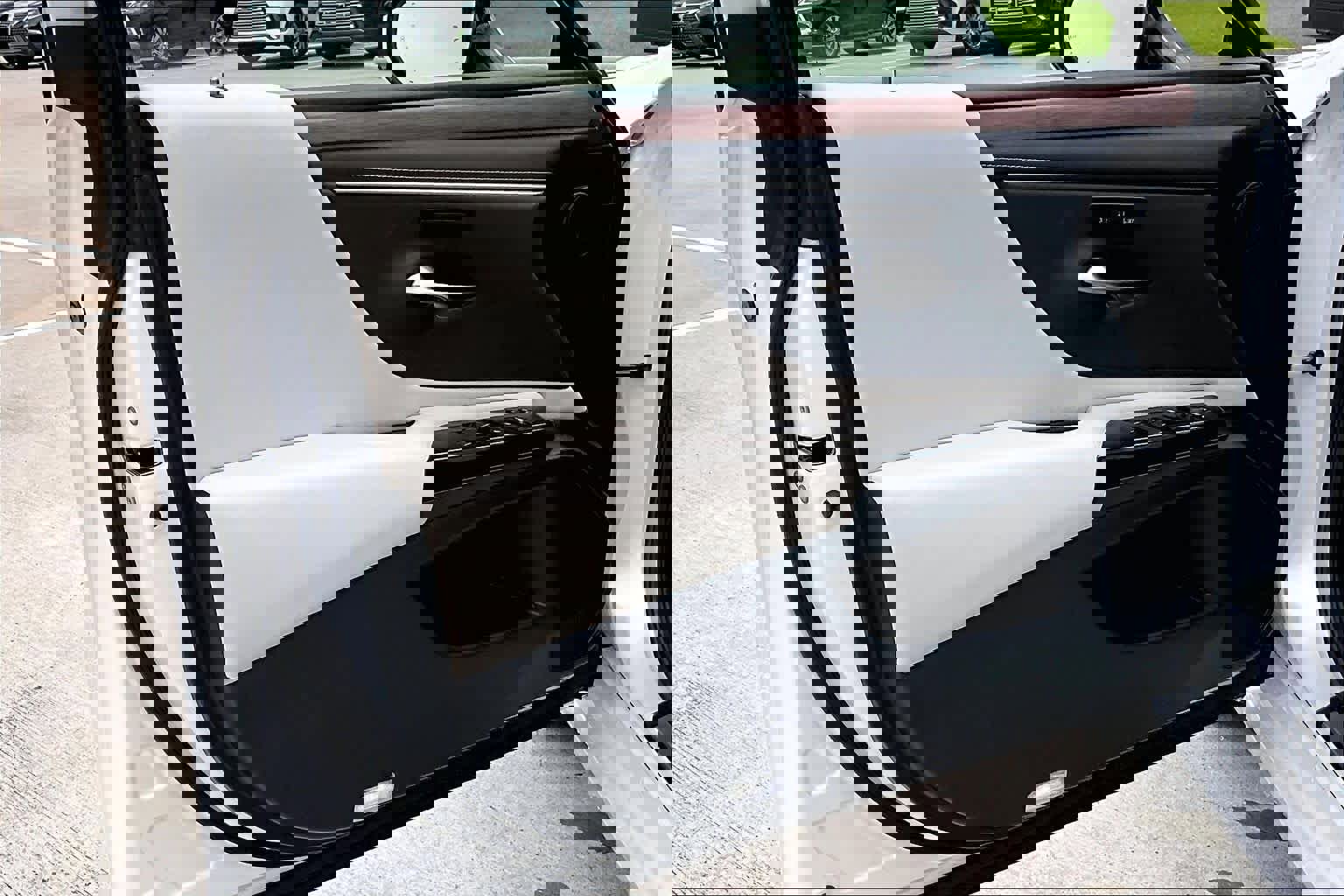 Used 2025 Lexus ES 350 w/ Premium Package image 22