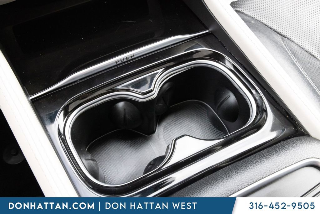 Used 2023 Chrysler Pacifica Limited FWD image 13