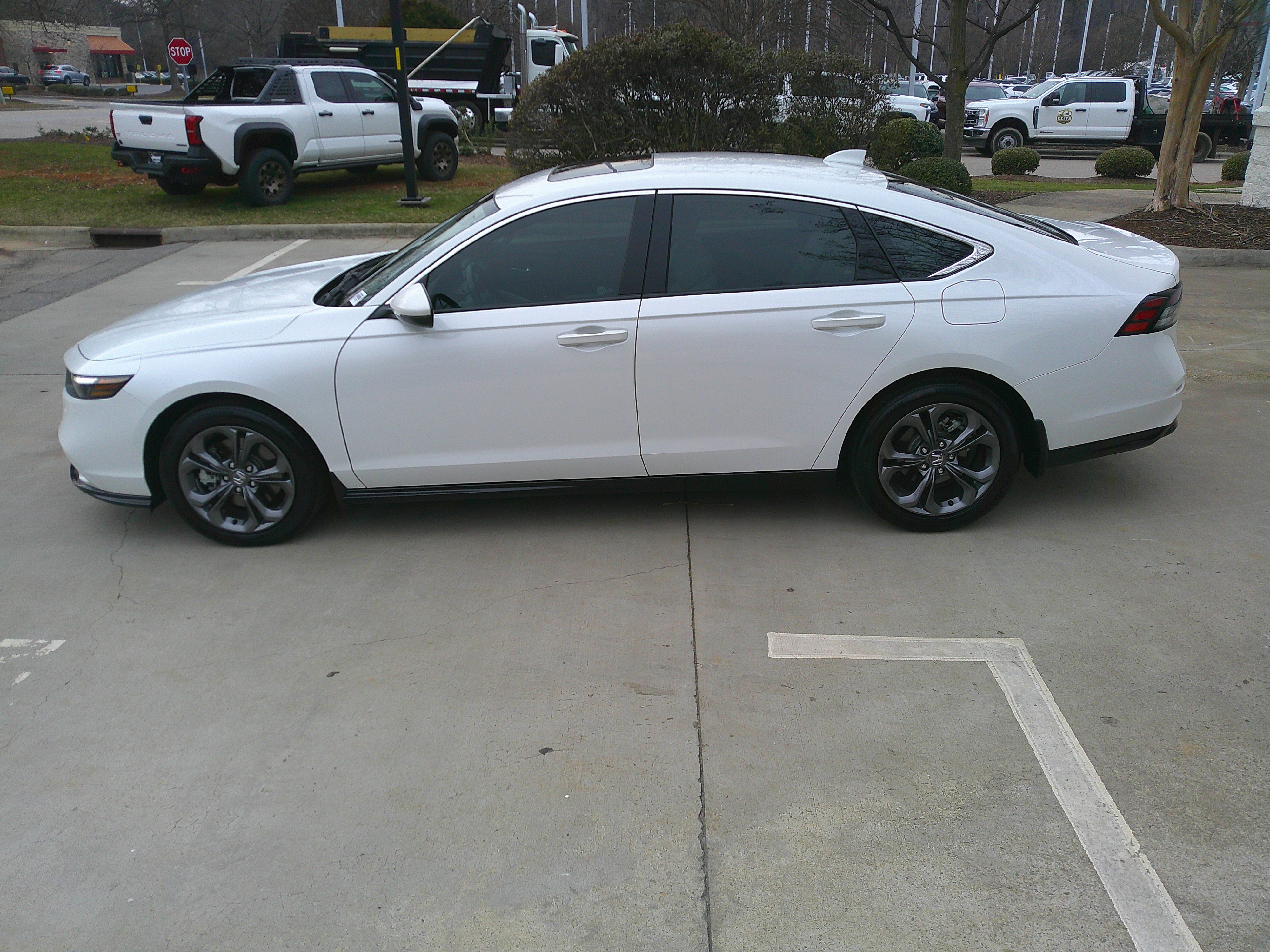 Used 2023 Honda Accord EX-L image 8