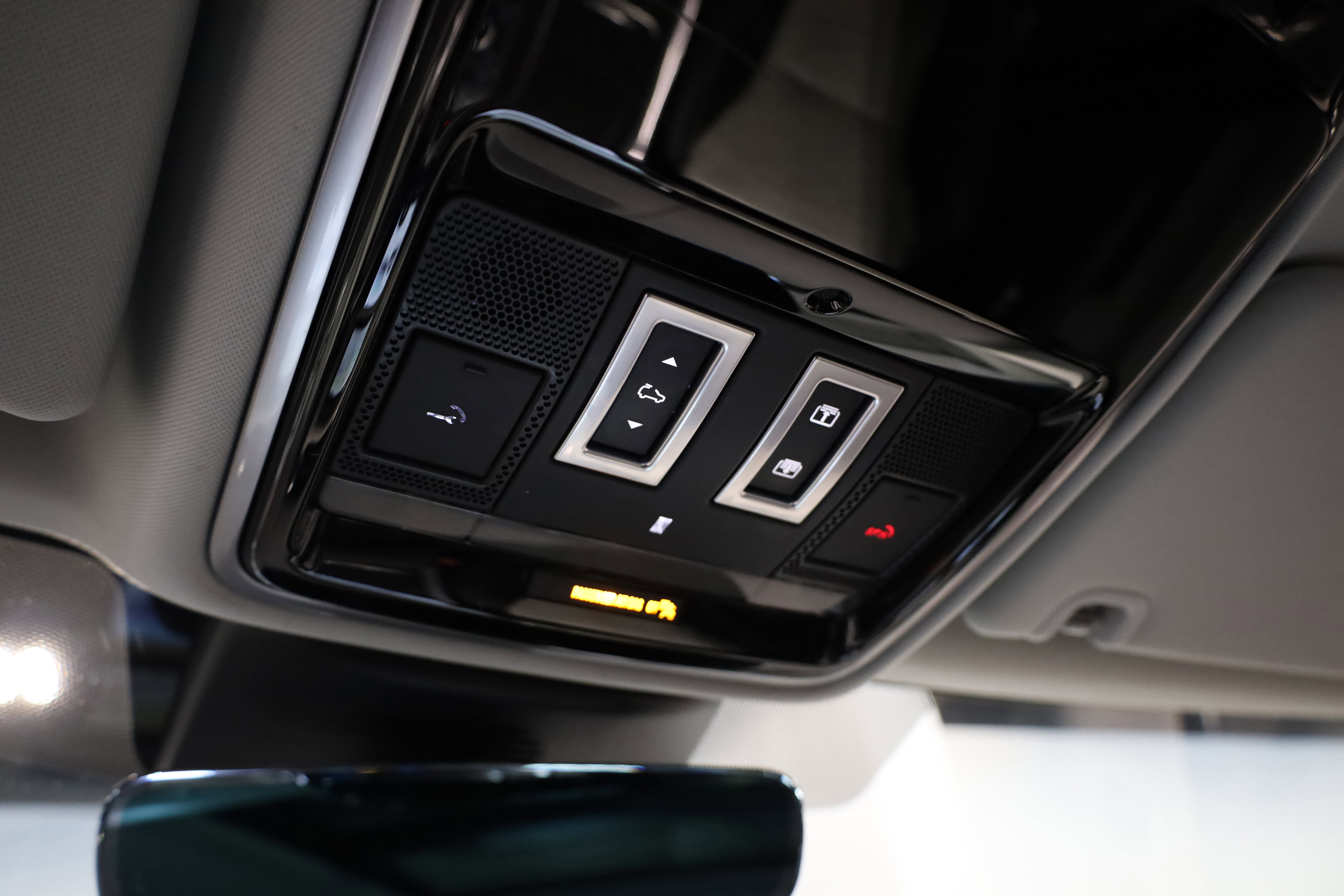 Used 2022 Land Rover Range Rover Sport SVR Carbon Edition image 30