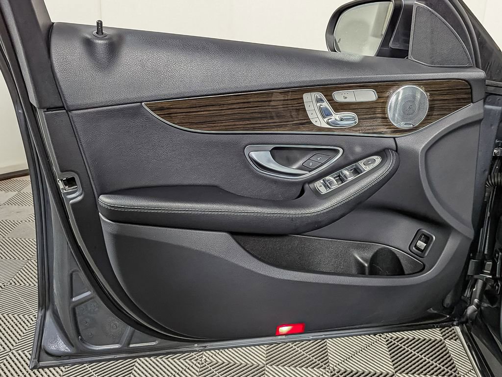 Used 2018 Mercedes-Benz C 300 4MATIC Sedan image 11