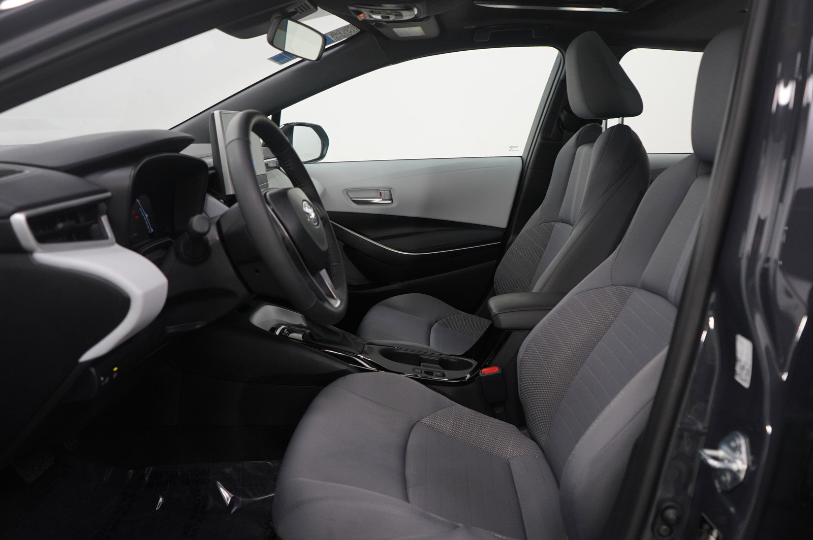 Used 2025 Toyota Corolla SE image 17