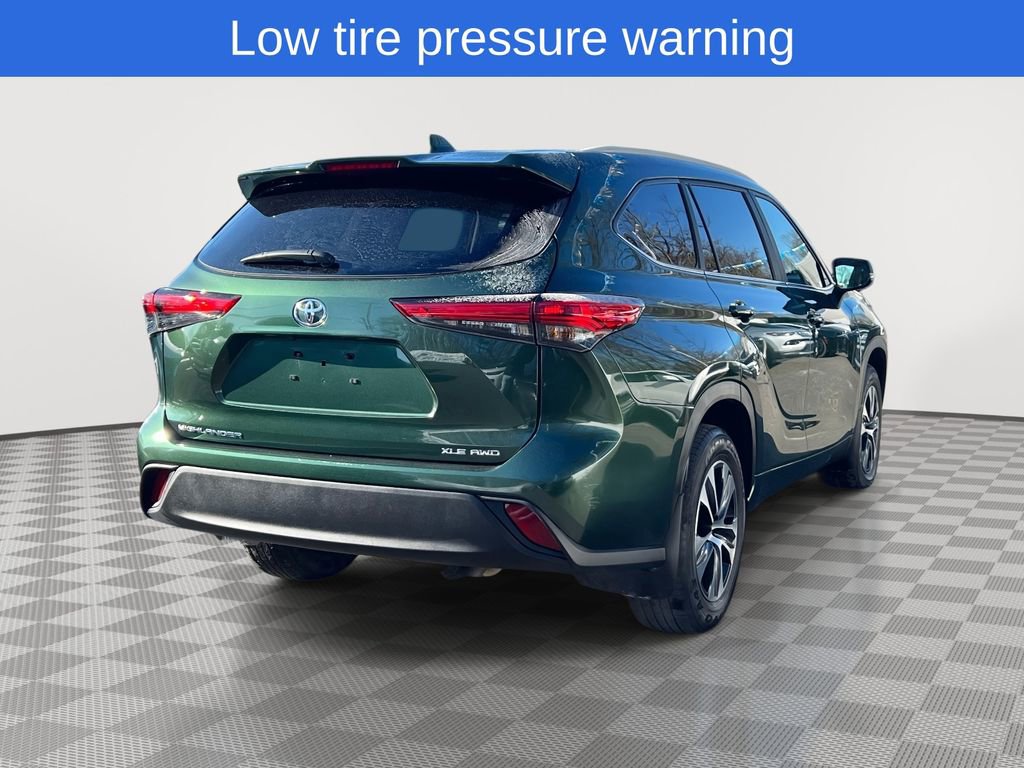 Used 2023 Toyota Highlander XLE image 6