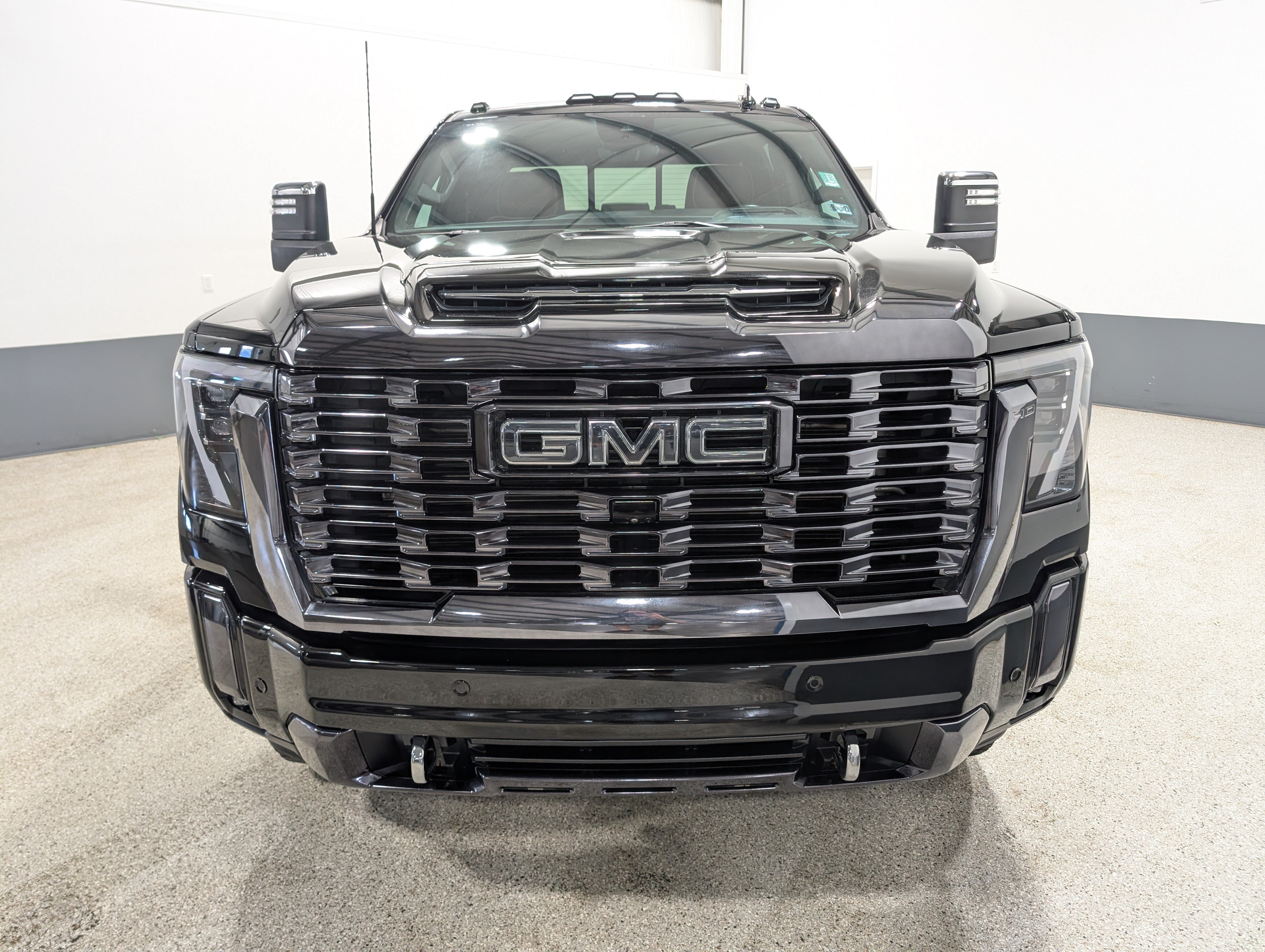 Used 2024 GMC Sierra 3500 Denali Ultimate AWD/4WD image 8