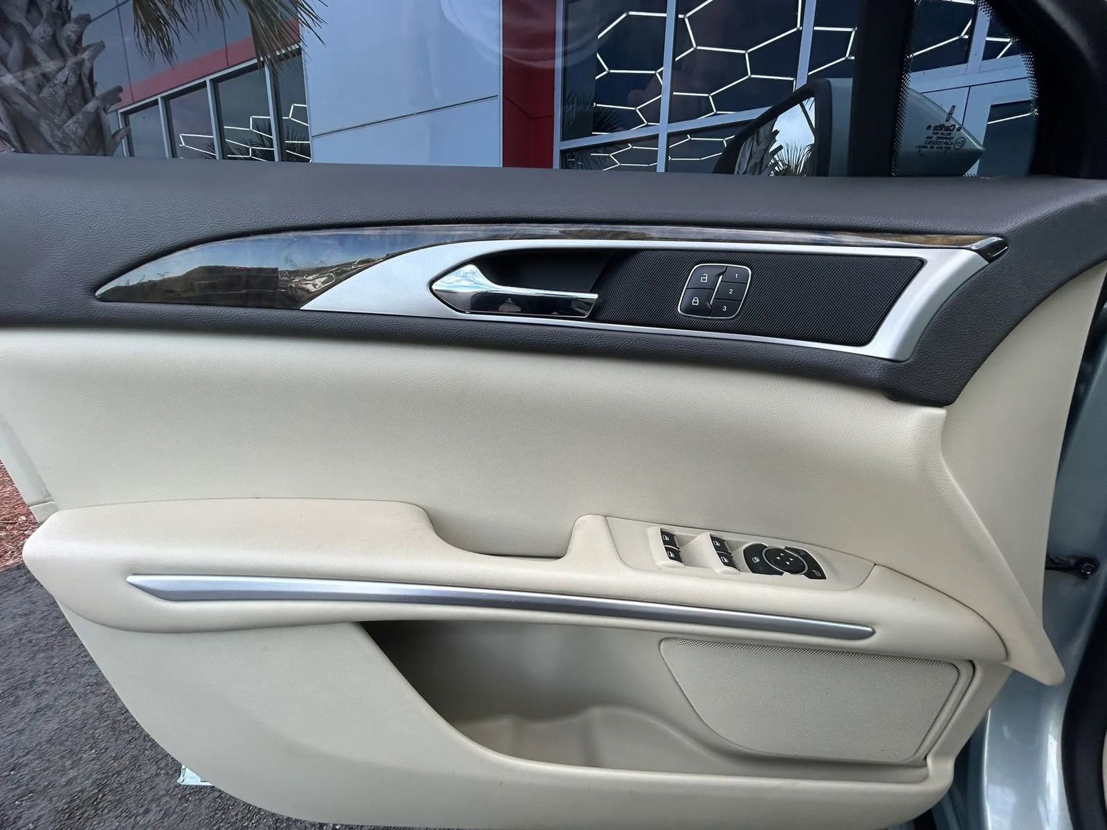 Used 2014 Lincoln MKZ Hybrid image 17