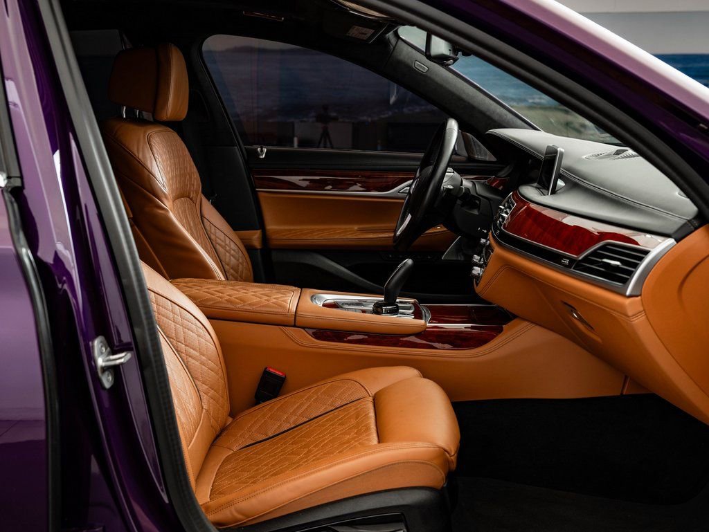 Certified 2022 BMW ALPINA B7 xDrive w/ Luxury Rear Seating Package image 27