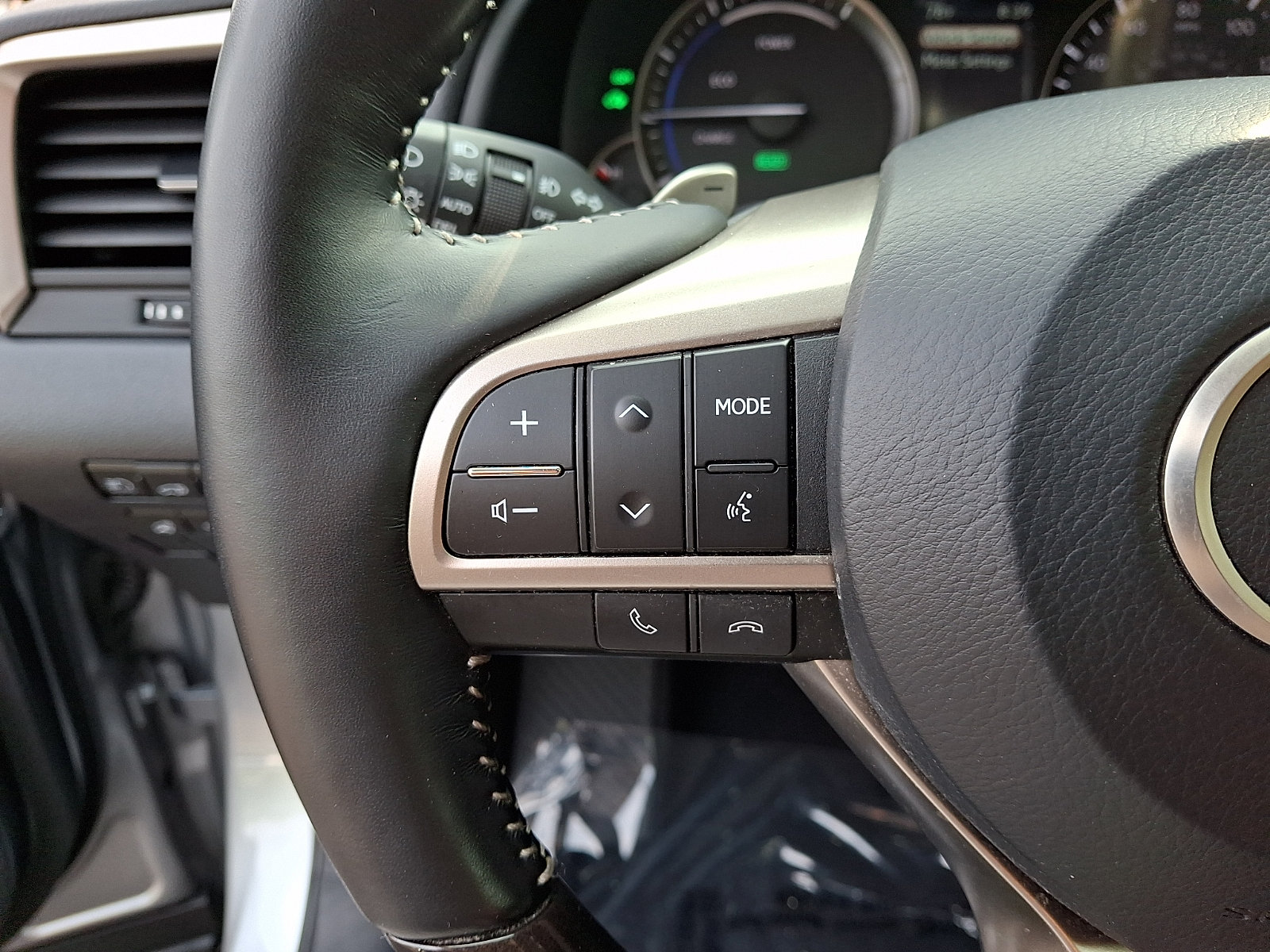Used 2022 Lexus RX 450hL Luxury w/ Cold Area Package (CT) AWD/4WD image 22