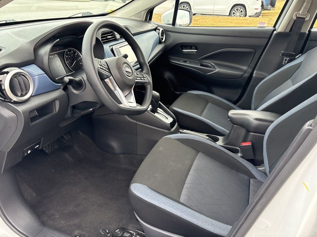 Used 2025 Nissan Versa SV image 7
