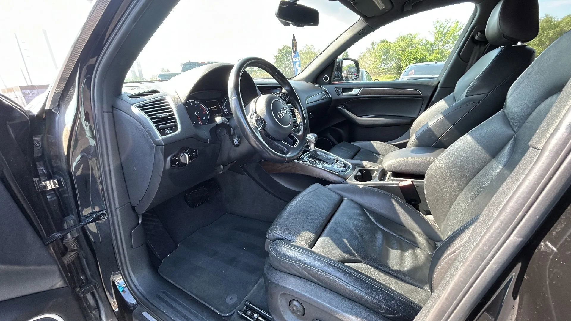 Used 2015 Audi Q5 2.0T Premium Plus w/ Technology Package AWD/4WD image 2