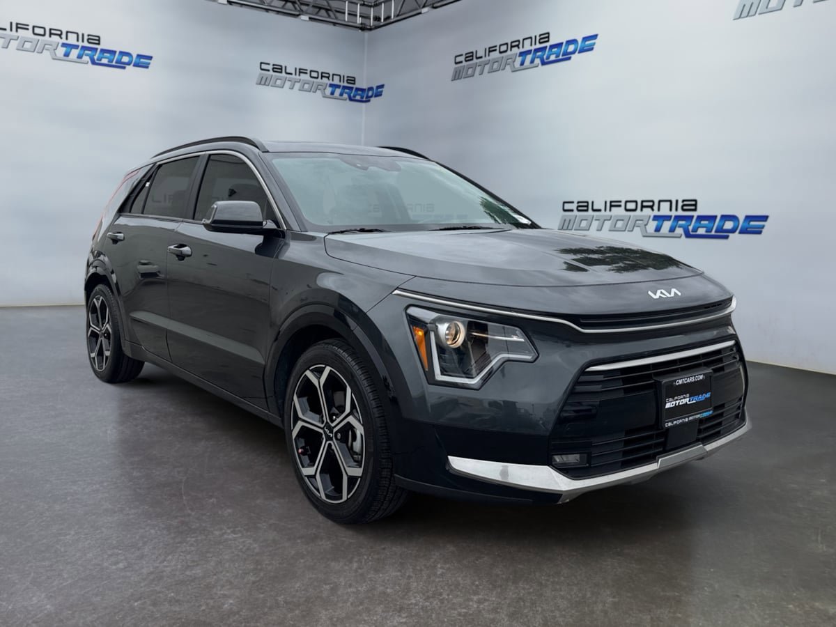 Used 2025 Kia Niro EX Touring image 3