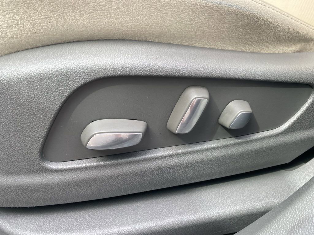 Used 2023 Cadillac XT6 Premium Luxury image 33