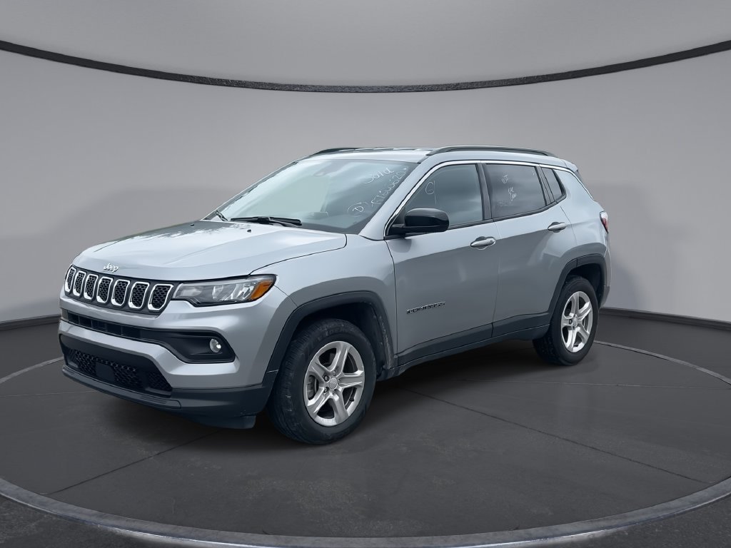 Used 2024 Jeep Compass Latitude AWD/4WD image 4