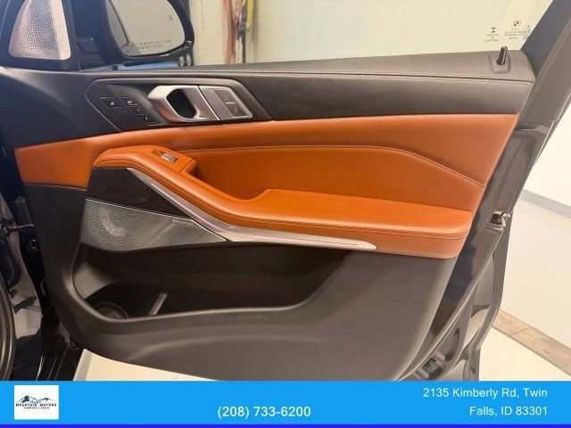 Used 2020 BMW X7 M50i w/ Dynamic Handling Package image 38