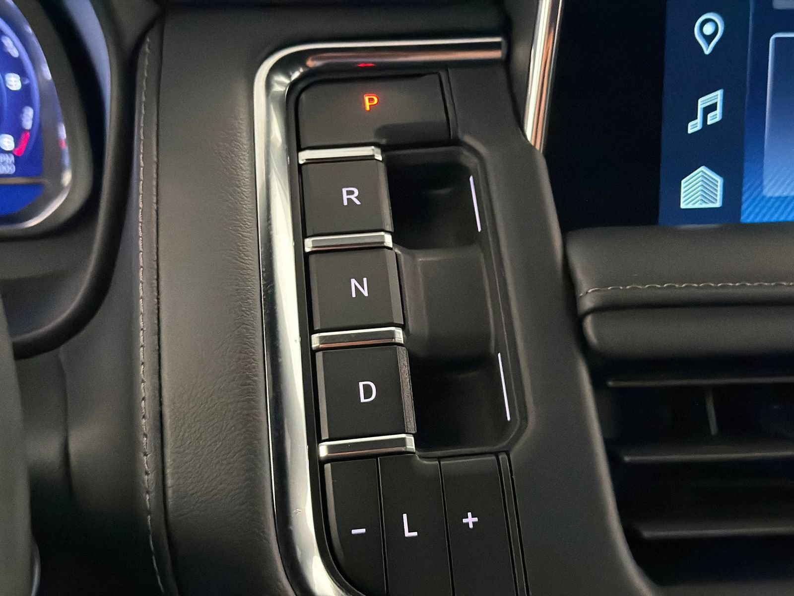 Used 2024 Chevrolet Suburban LT AWD/4WD image 28