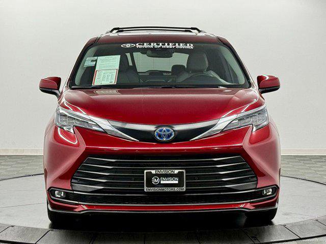 Certified 2025 Toyota Sienna XLE image 5