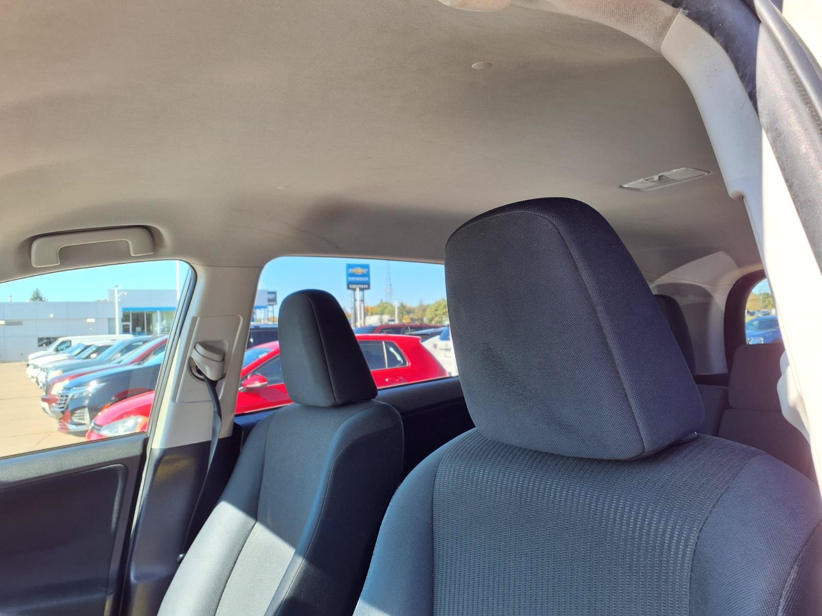 Used 2015 Toyota RAV4 LE AWD/4WD image 19