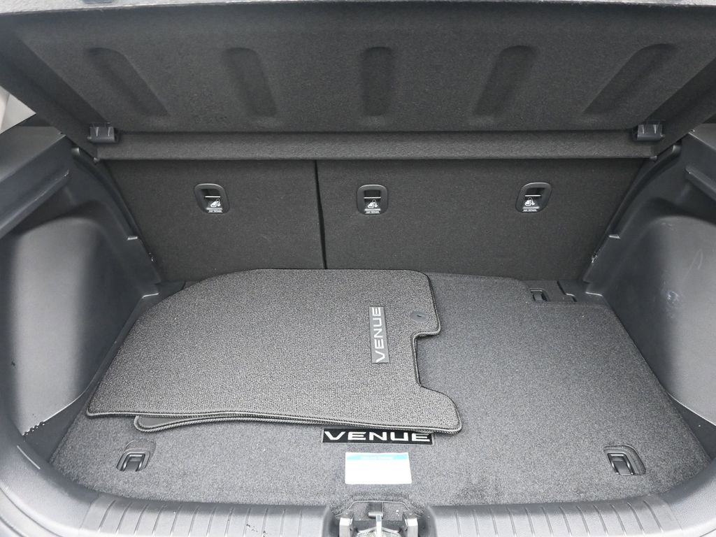 Certified 2025 Hyundai Venue SE image 13