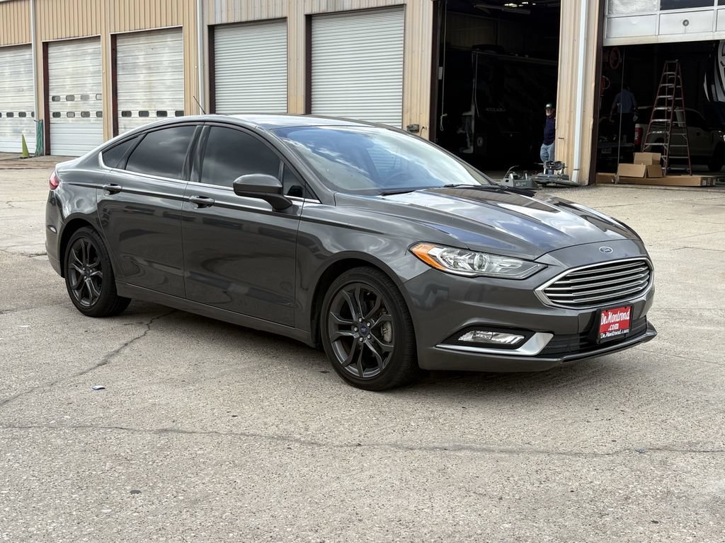 Used 2018 Ford Fusion SE w/ Equipment Group 201A FWD image 3