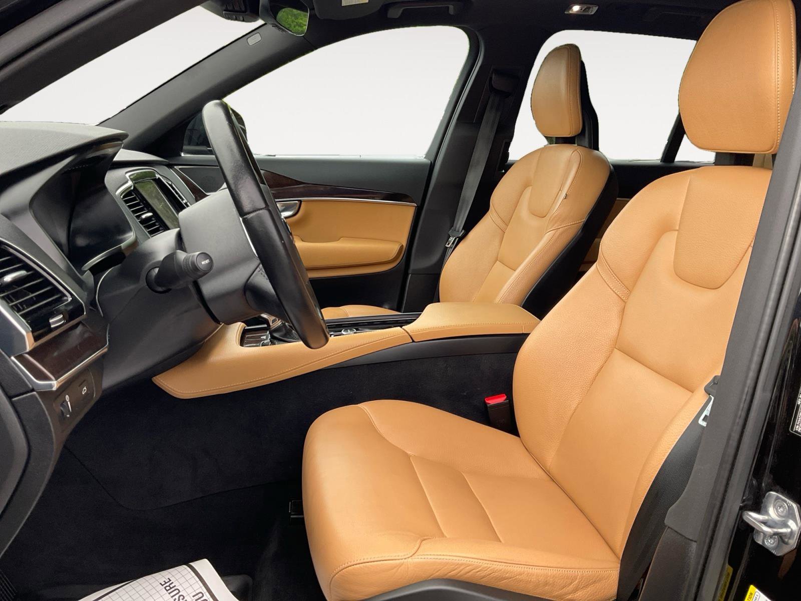 Used 2017 Volvo XC90 T6 Momentum w/ Vision Package image 9