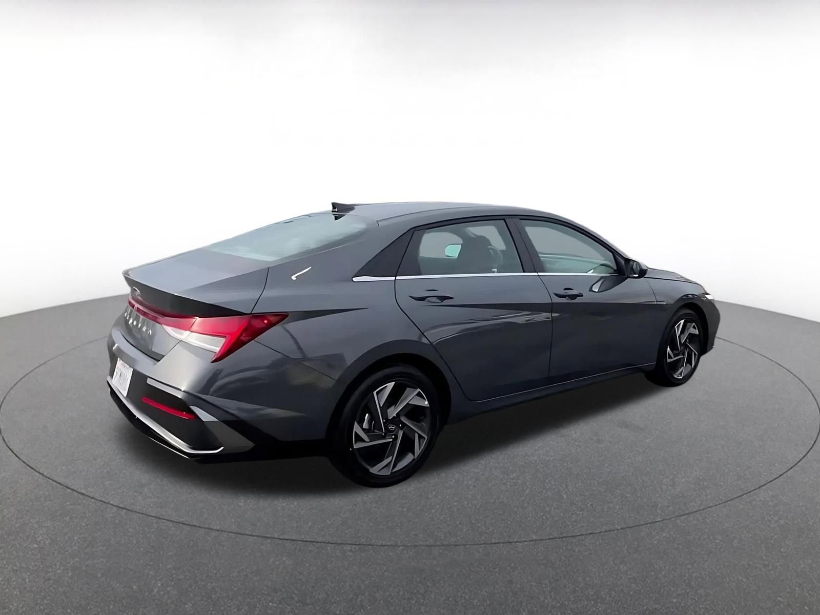 Used 2025 Hyundai Elantra SEL image 14