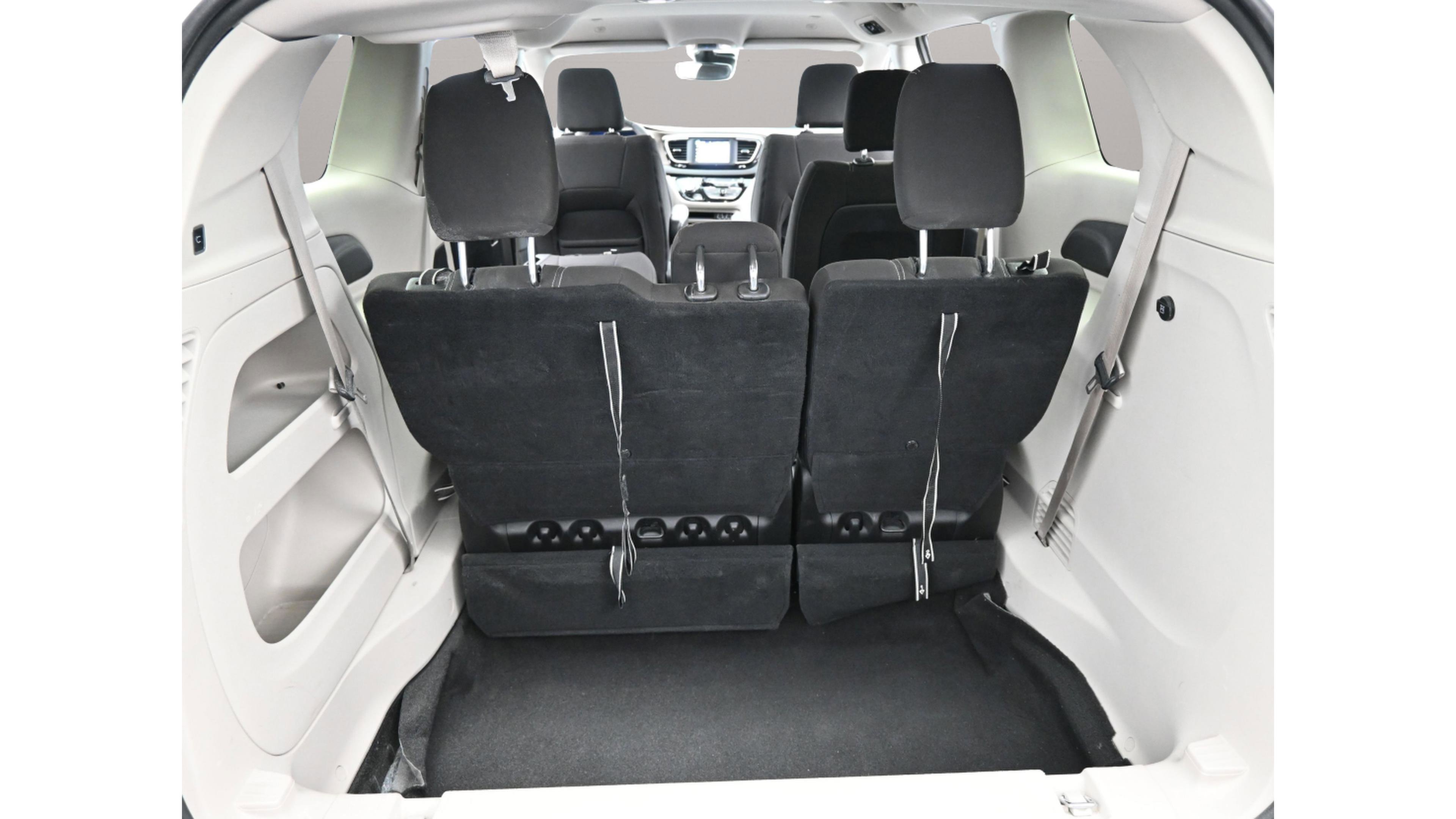 Used 2023 Chrysler Voyager LX image 27