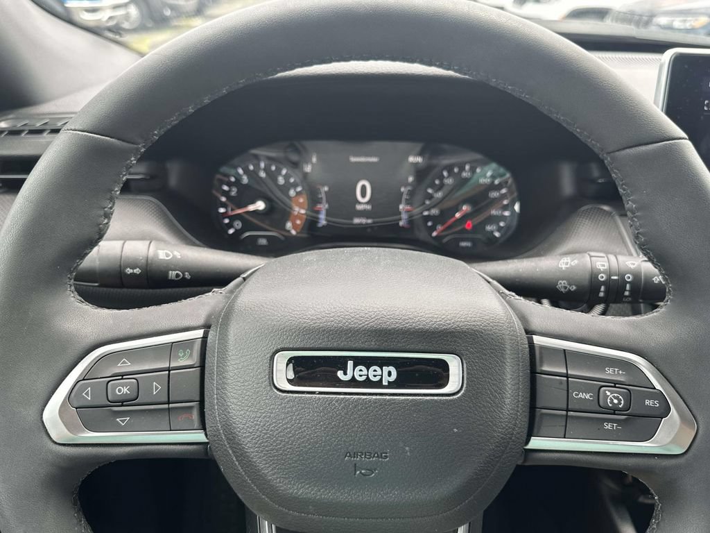Used 2023 Jeep Compass Latitude w/ Convenience Group AWD/4WD image 19